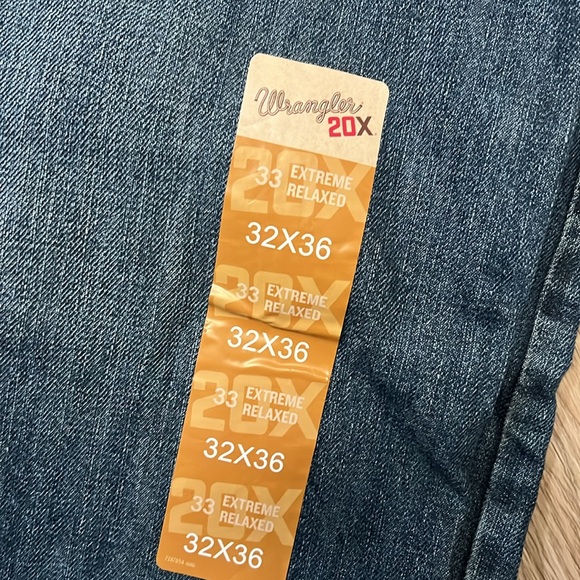 Men’s size32x36 extreme relaxed wrangler 20 X jeans - Picture 2 of 3